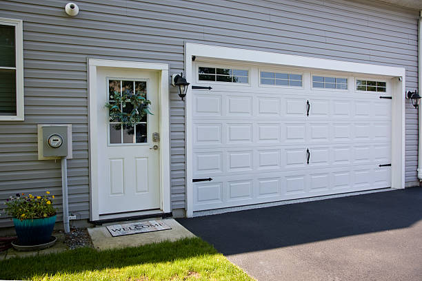 24/7 Emergency Garage Door Panel Replacement experts in Spurgeon, TN